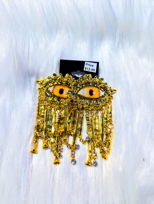 Draping eye earrings