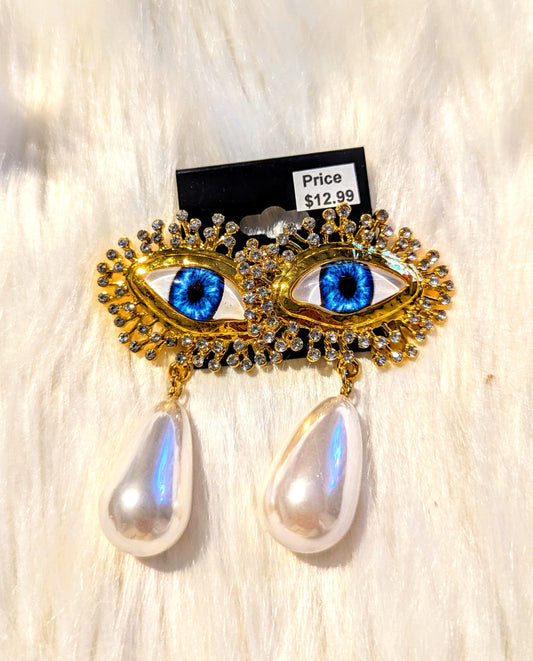 Pearl eye drop earrings